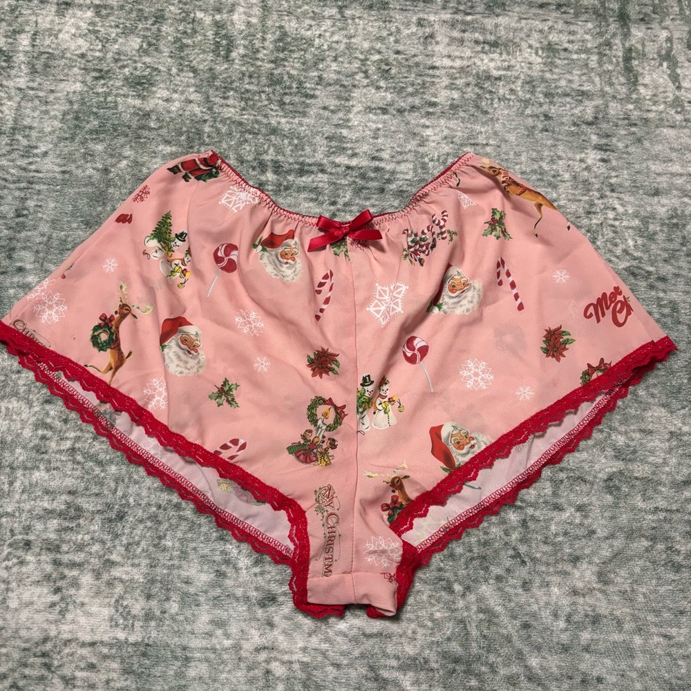 Sugar lace Christmas shorts